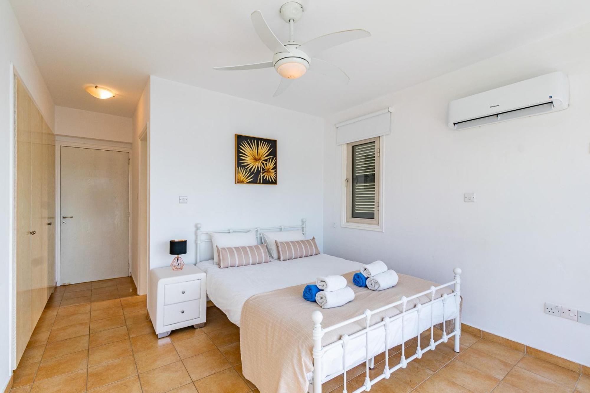 Beach Front Villa Mer Blu By Ezoria Villas Coral Bay Exterior foto